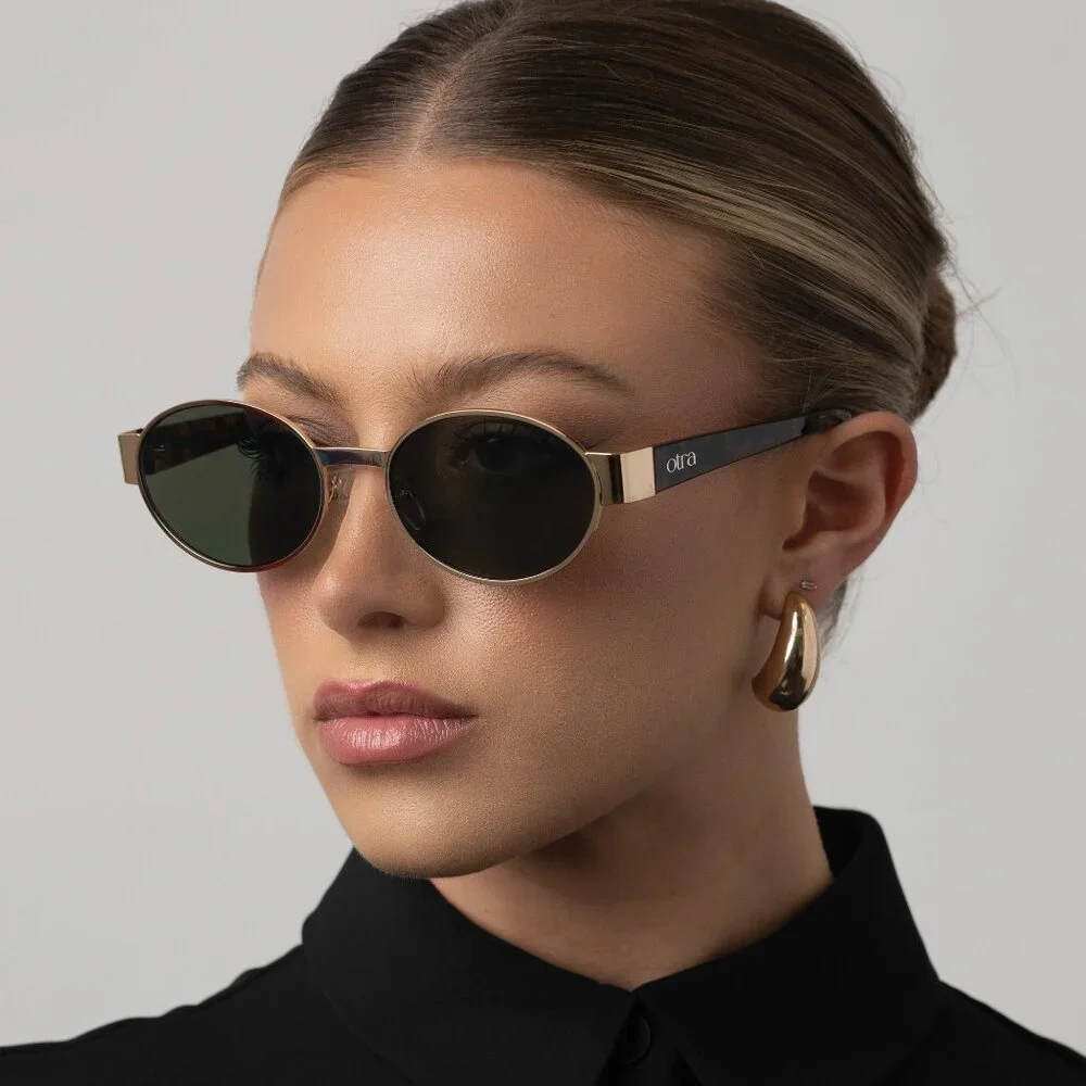 Chic Otra “Echo” Gold and Black Sunglasses - Picture 1 of 13